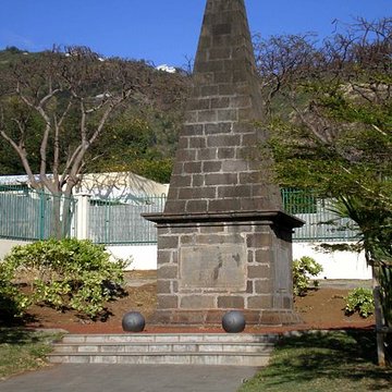 Les mausolées anglais et français, situés au lieudit La Redoute