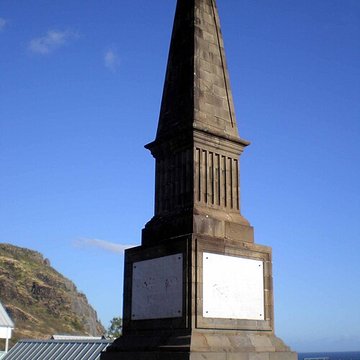 Les mausolées anglais et français, situés au lieudit La Redoute