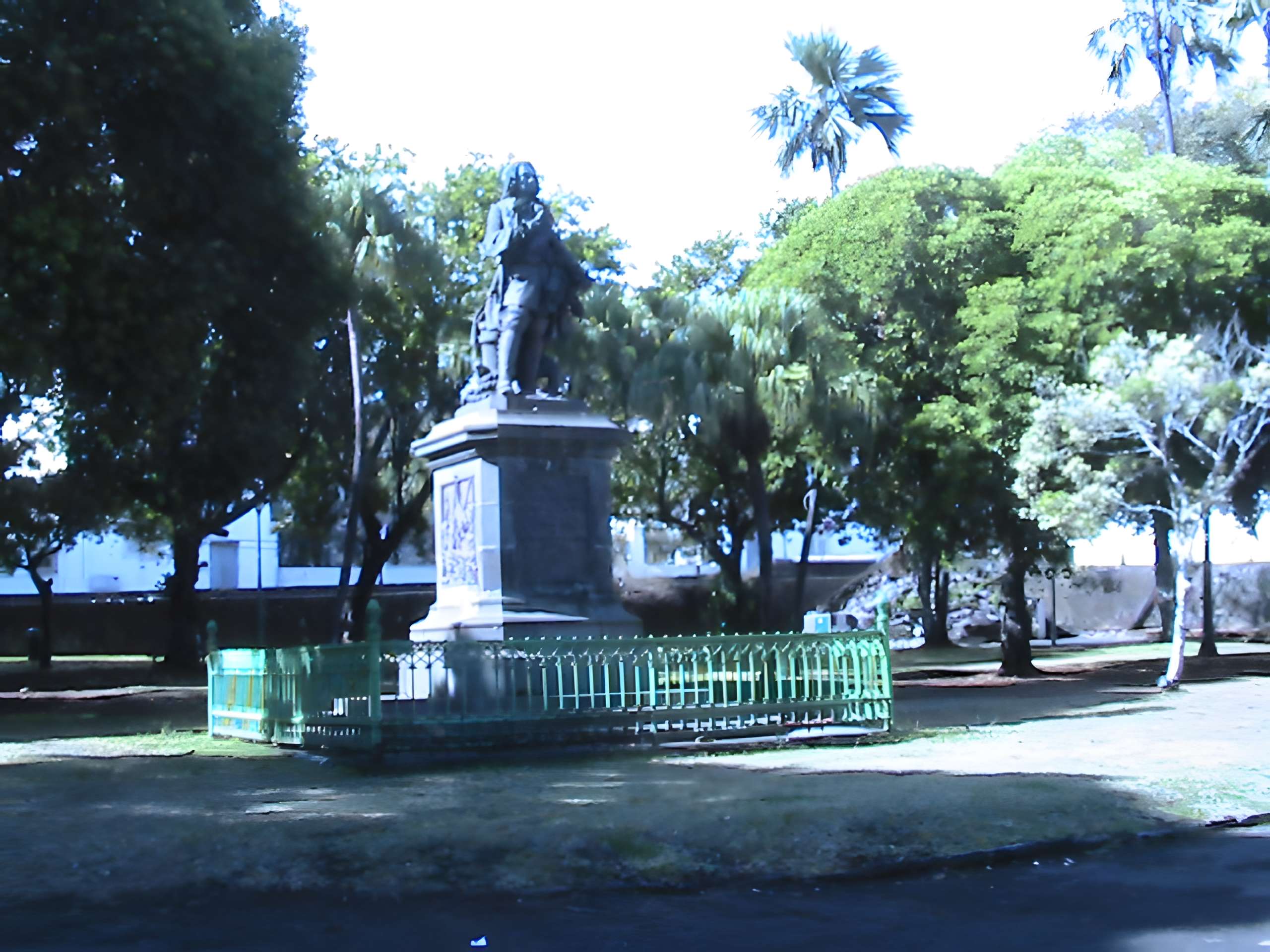 Statue de François Mahé de La Bourdonnais
