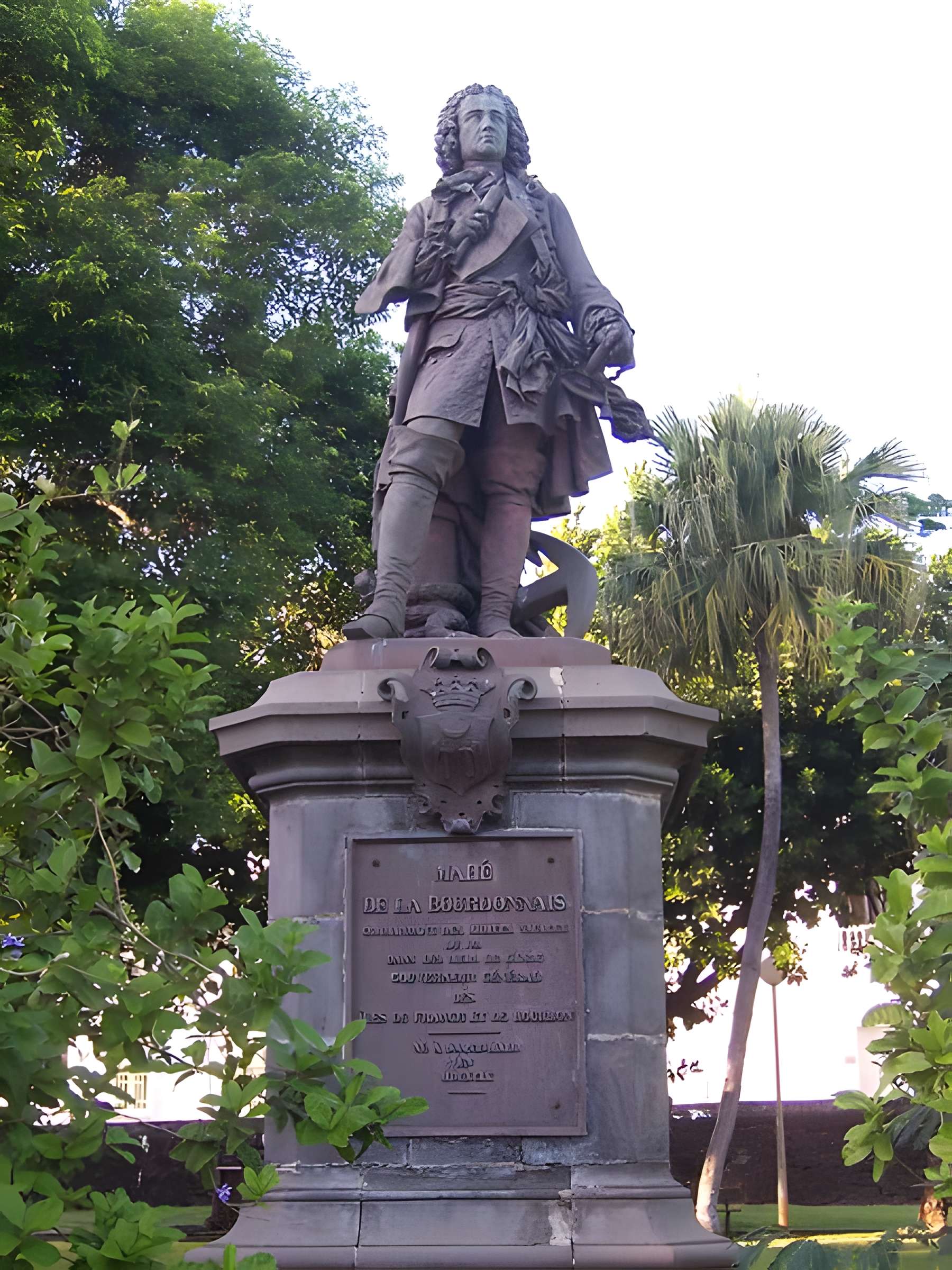 Statue de François Mahé de La Bourdonnais