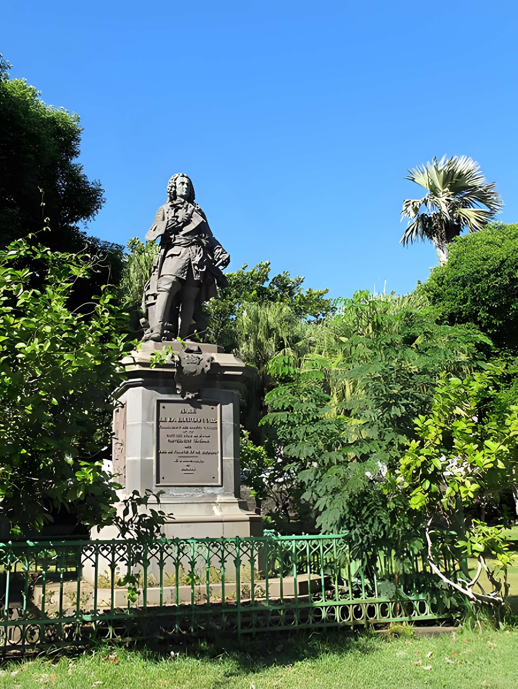 Statue de François Mahé de La Bourdonnais
