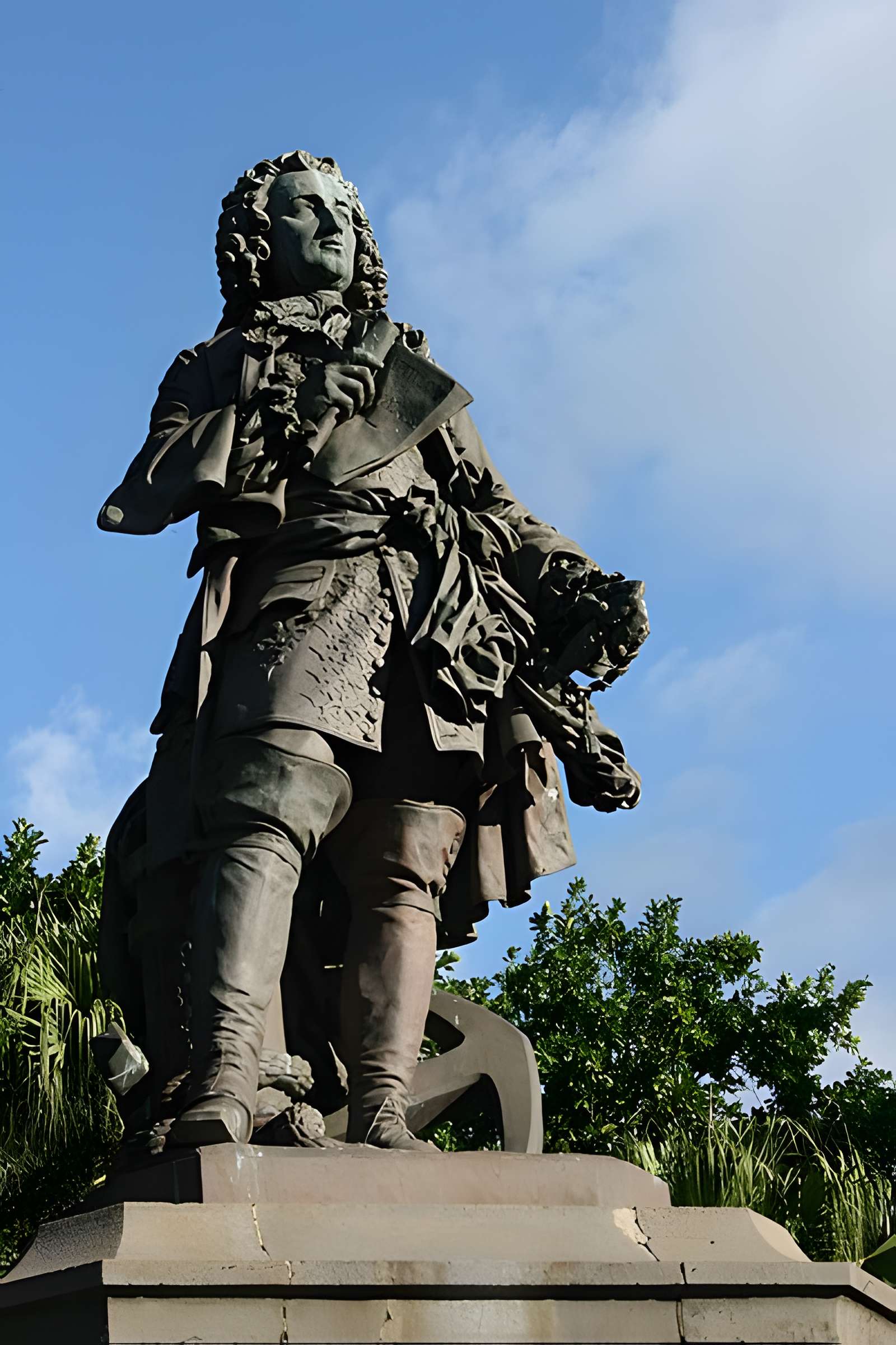 Statue de François Mahé de La Bourdonnais