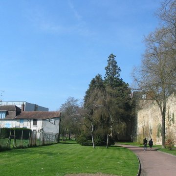 Remparts de la tour du Havre à la Loire de Nevers