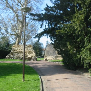 Remparts de la tour du Havre à la Loire de Nevers