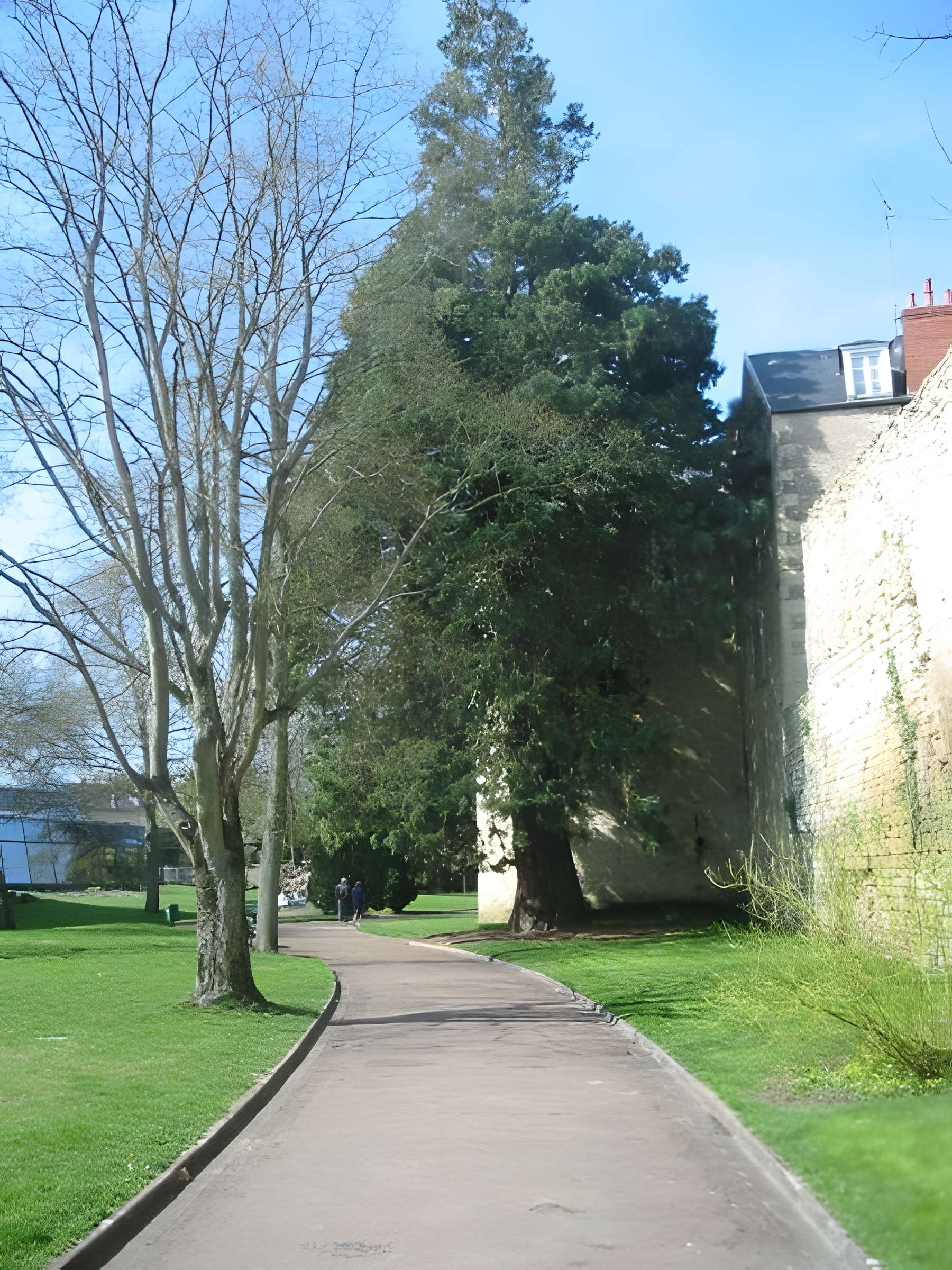 Remparts de la tour du Havre à la Loire de Nevers