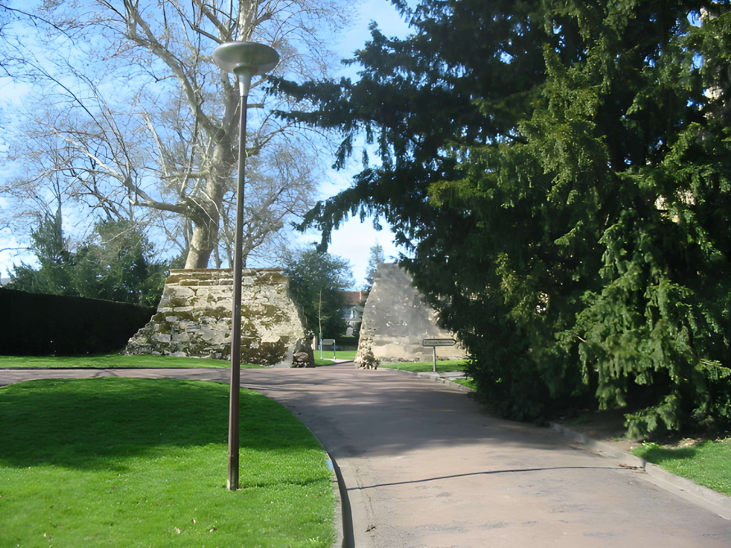 Remparts de la tour du Havre à la Loire de Nevers