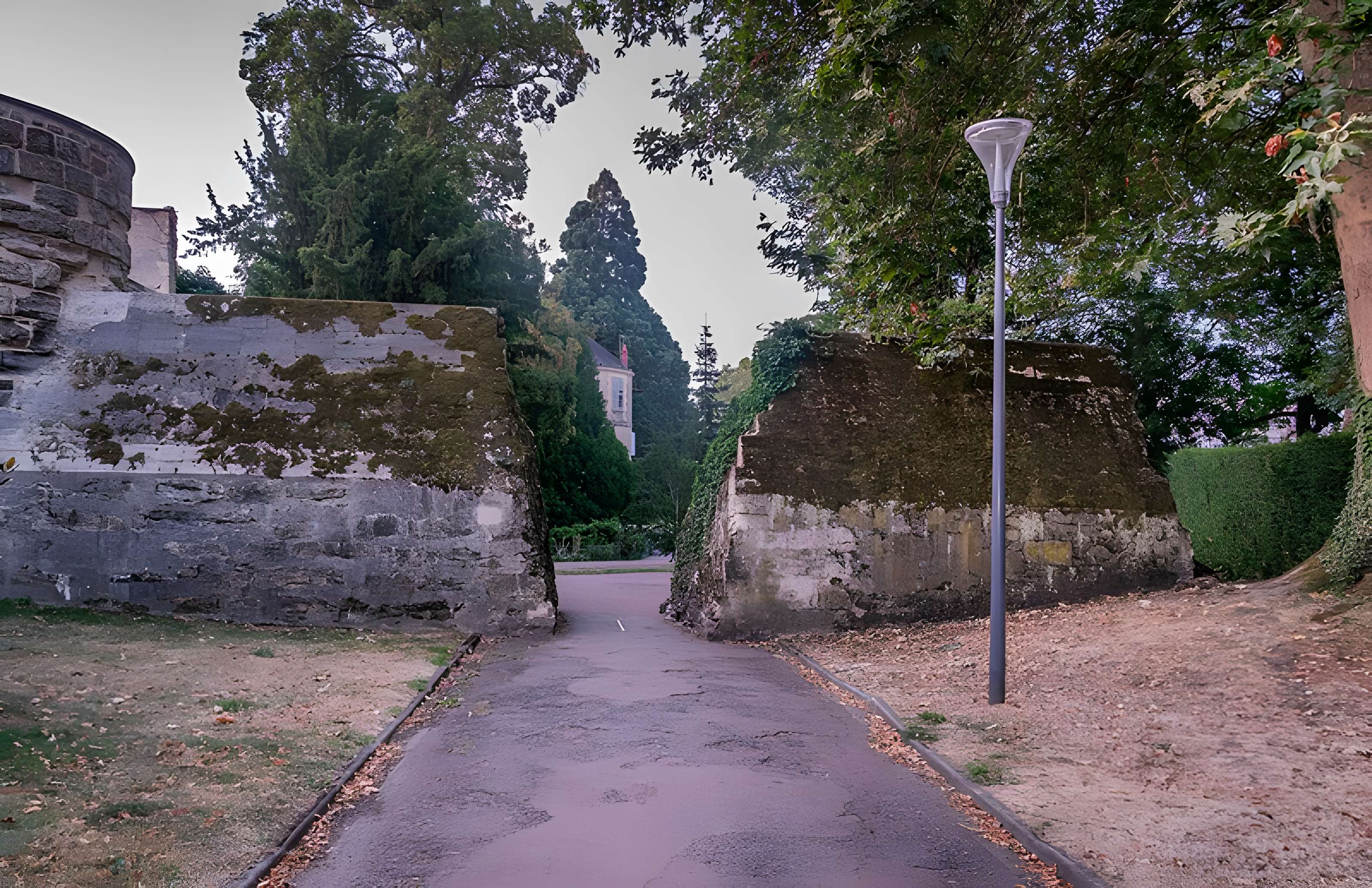 Remparts de la tour du Havre à la Loire de Nevers