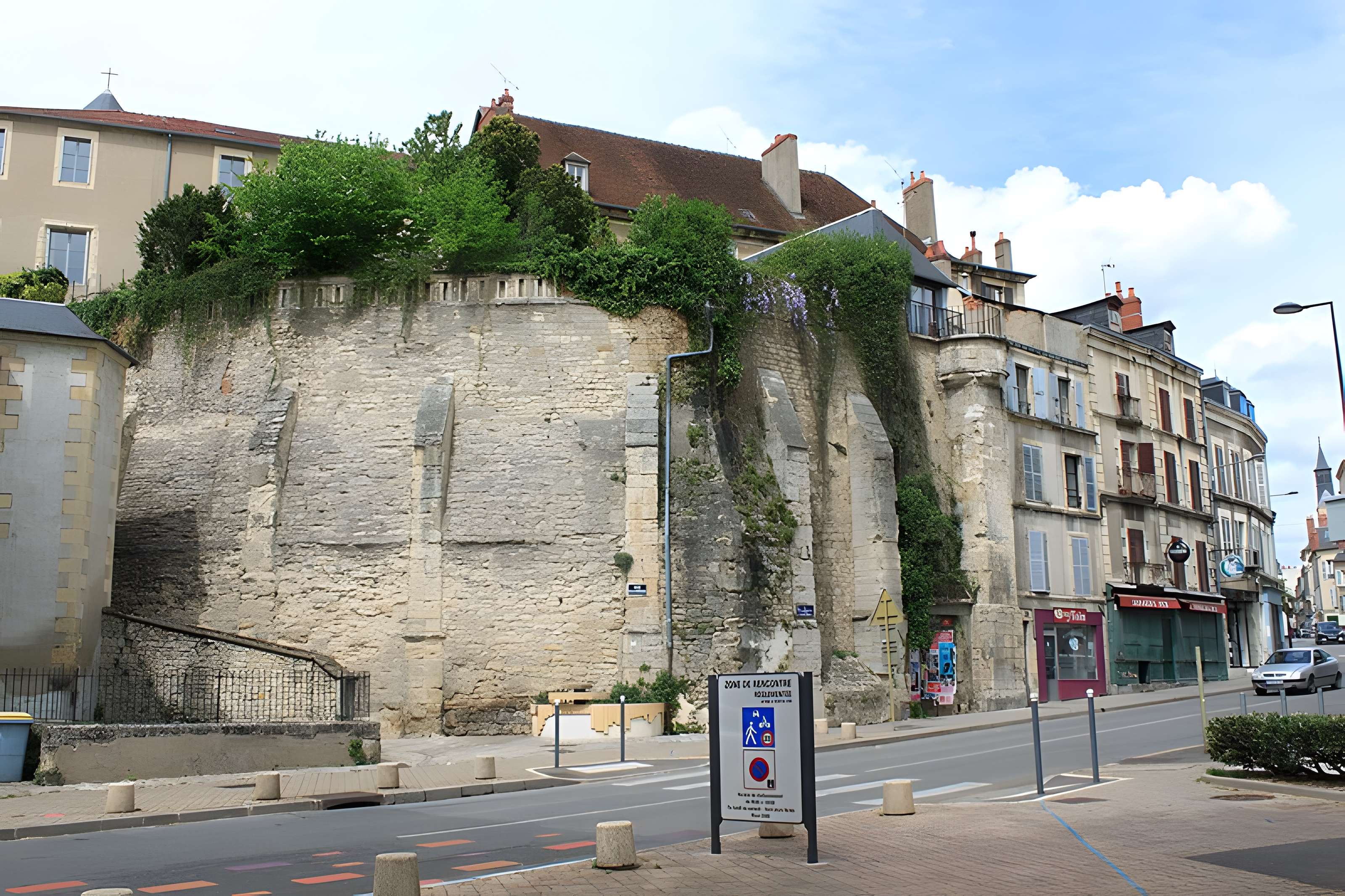 Remparts de la tour du Havre à la Loire de Nevers
