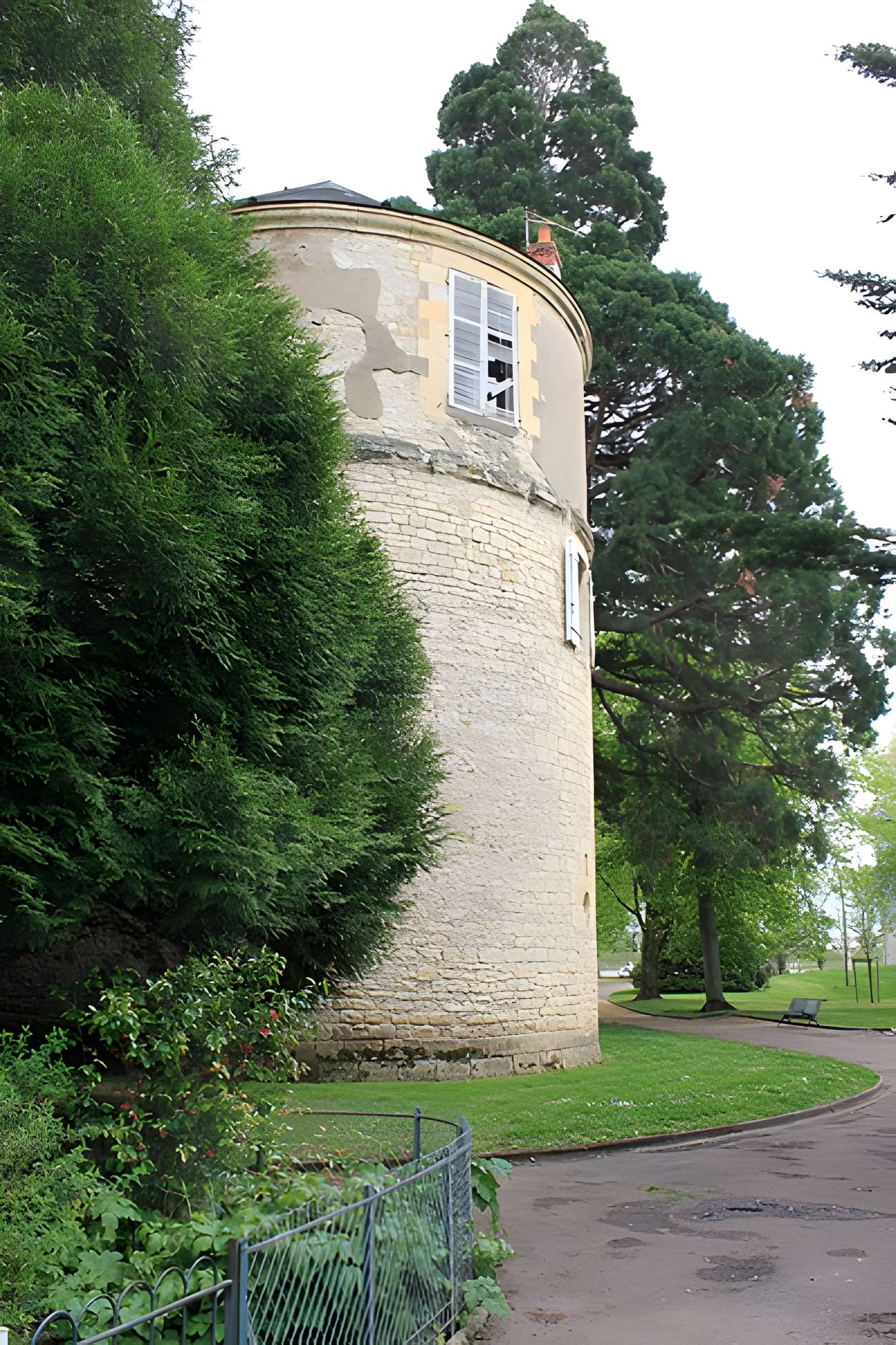 Remparts de la tour du Havre à la Loire de Nevers
