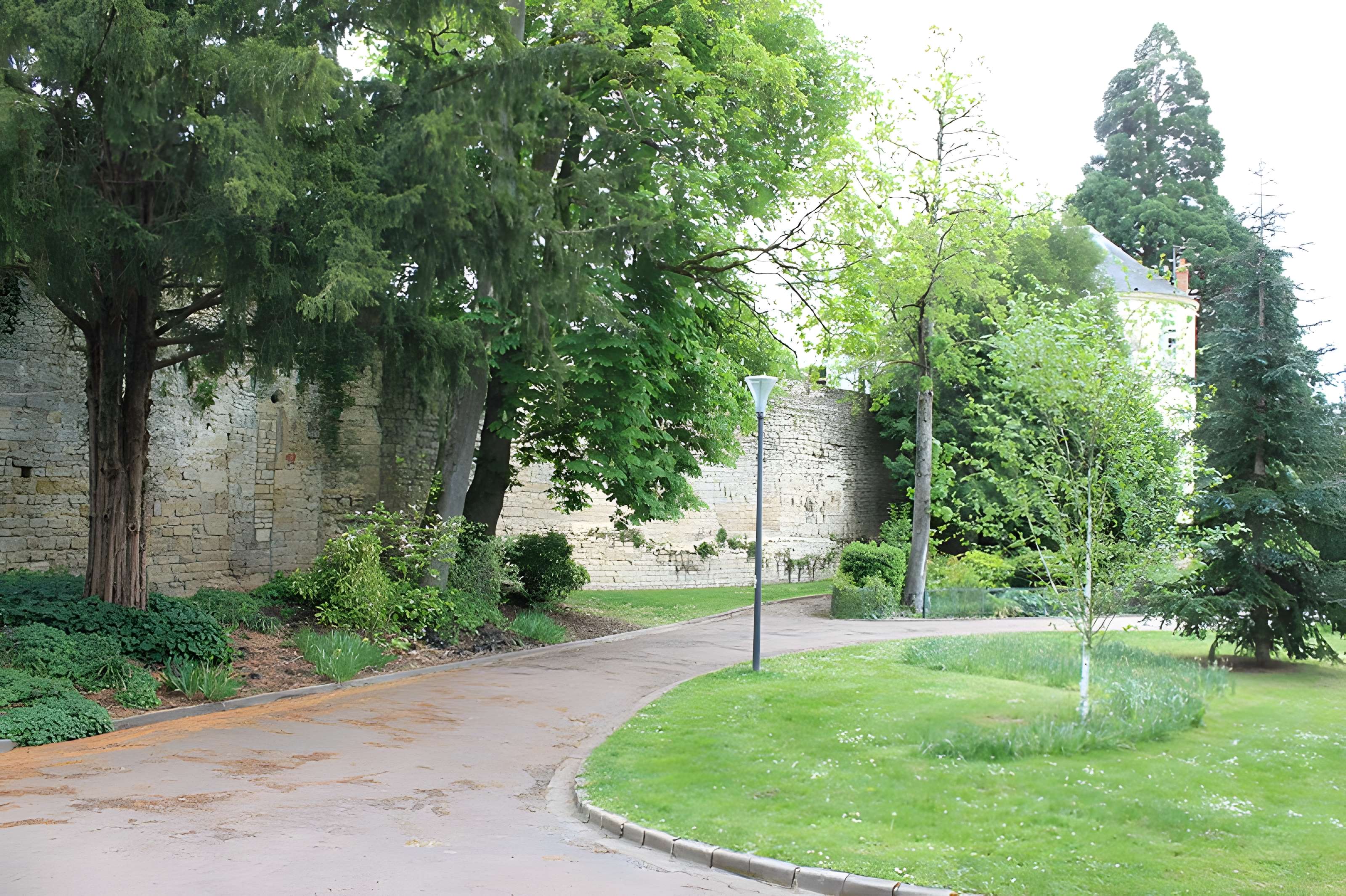 Remparts de la tour du Havre à la Loire de Nevers