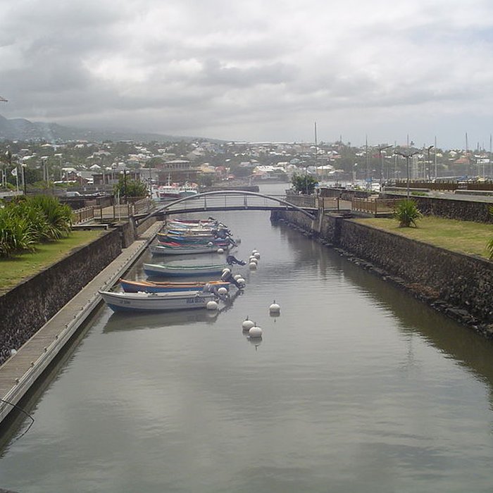 Photo de Bassin de radoub, situé dans le port de Saint-Pierre