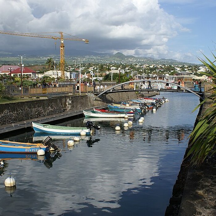 Photo de Bassin de radoub, situé dans le port de Saint-Pierre