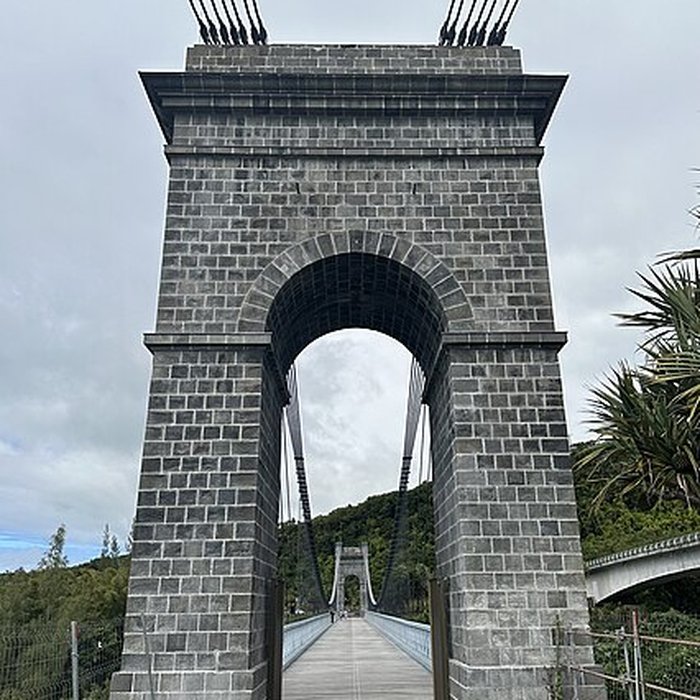 Photo de Pont suspendu de la rivière de lEst