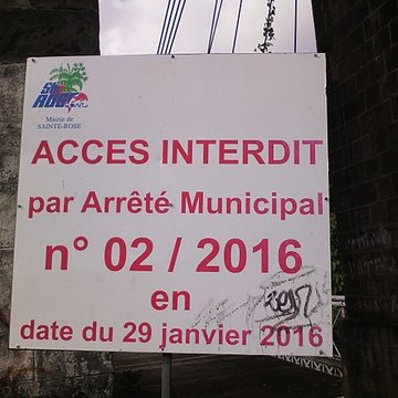 Pont suspendu de la rivière de lEst