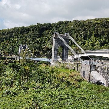 Pont suspendu de la rivière de lEst