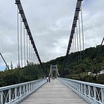 Pont suspendu de la rivière de lEst