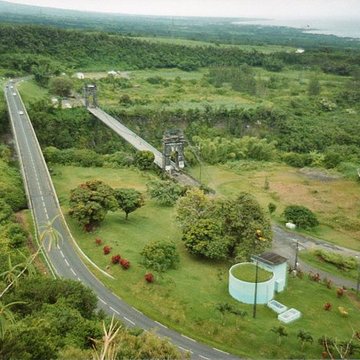 Pont suspendu de la rivière de lEst