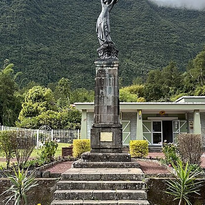 Photo de Monument aux morts intitulé lAme de la France, situé à Hell-Bourg