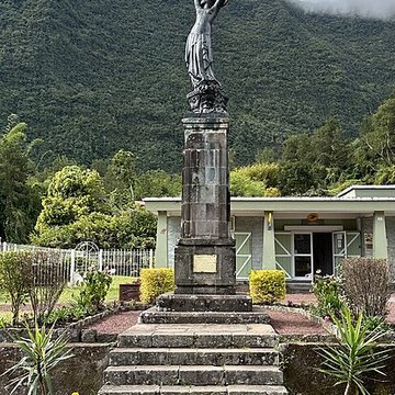Monument aux morts intitulé lAme de la France, situé à Hell-Bourg