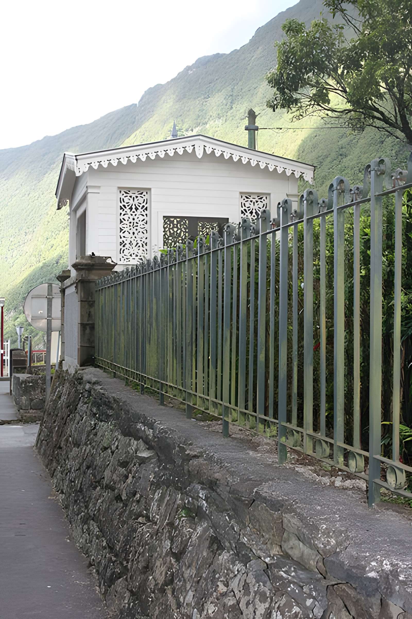 Monument aux morts intitulé l'Ame de la France, situé à Hell-Bourg