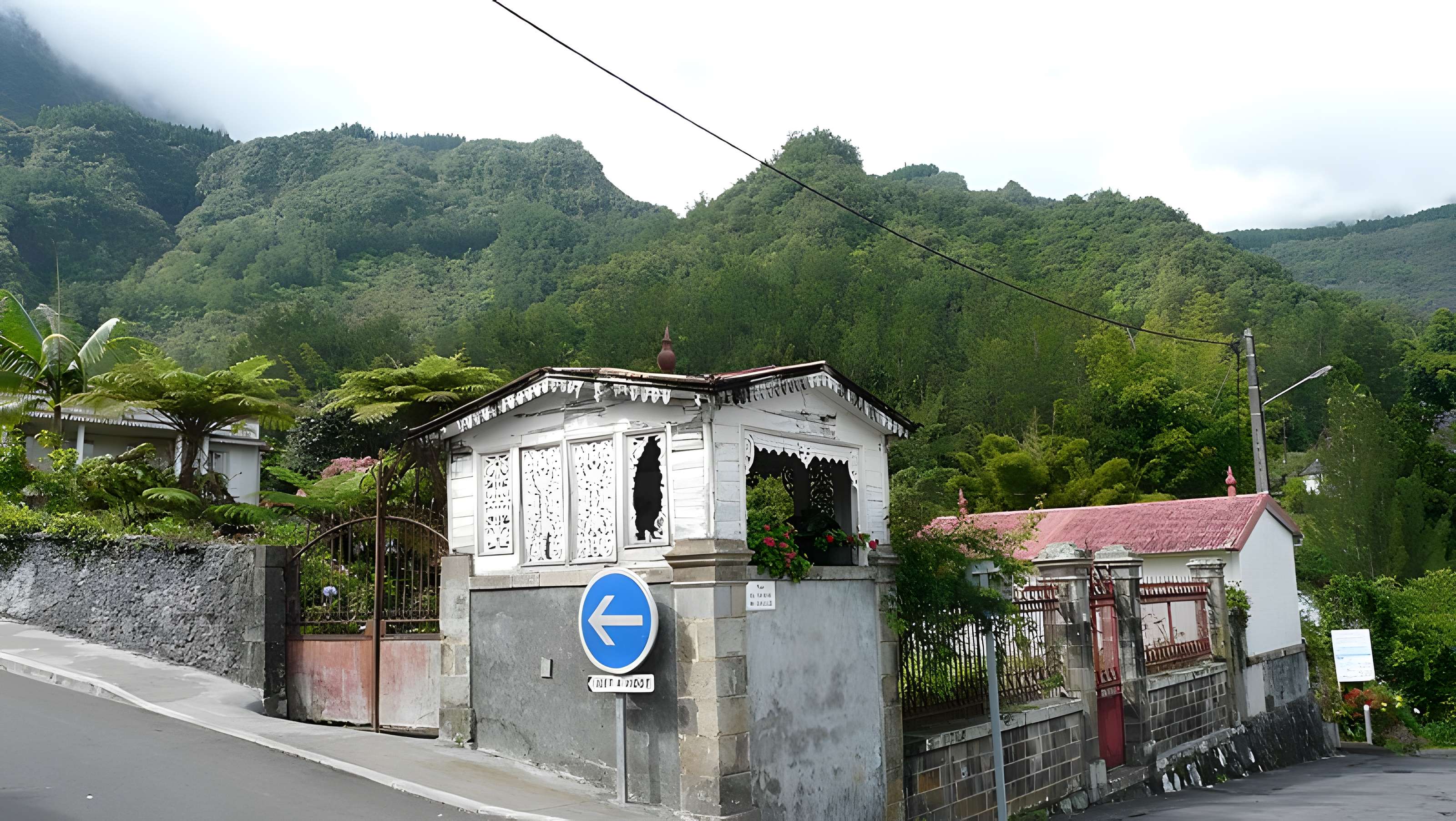 Monument aux morts intitulé l'Ame de la France, situé à Hell-Bourg