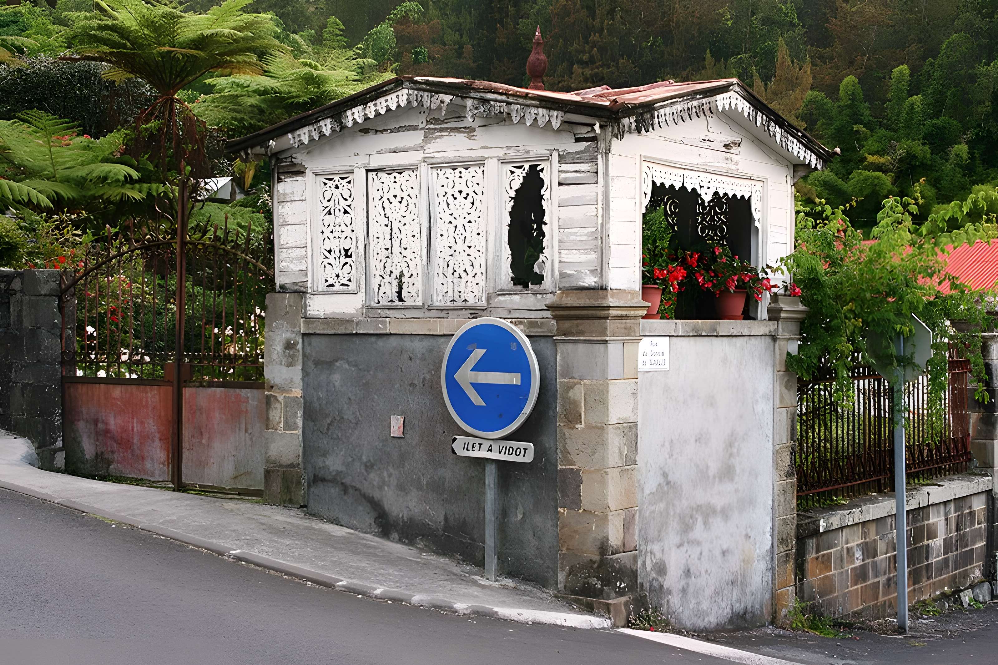 Monument aux morts intitulé l'Ame de la France, situé à Hell-Bourg