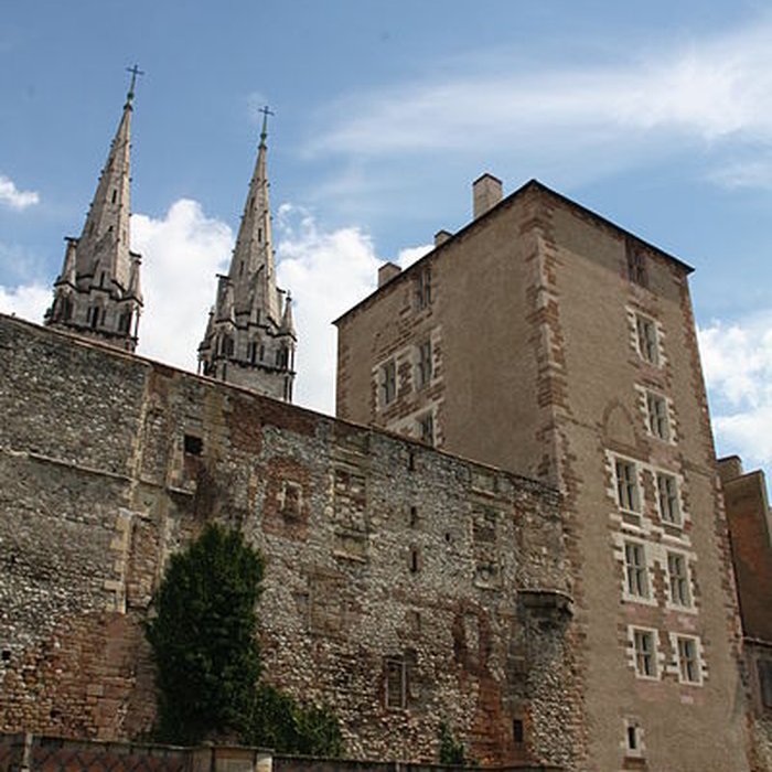 Photo de Ancien château ou Palais des ducs de Bourbon
