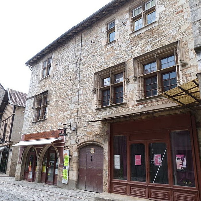 Photo de Maison voisine de la porte de ville carrée