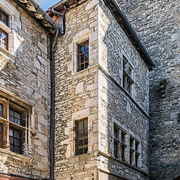 Maison voisine de la porte de ville carrée