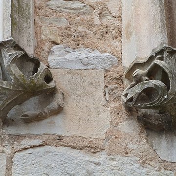 Maison voisine de la porte de ville carrée