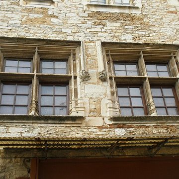 Maison voisine de la porte de ville carrée
