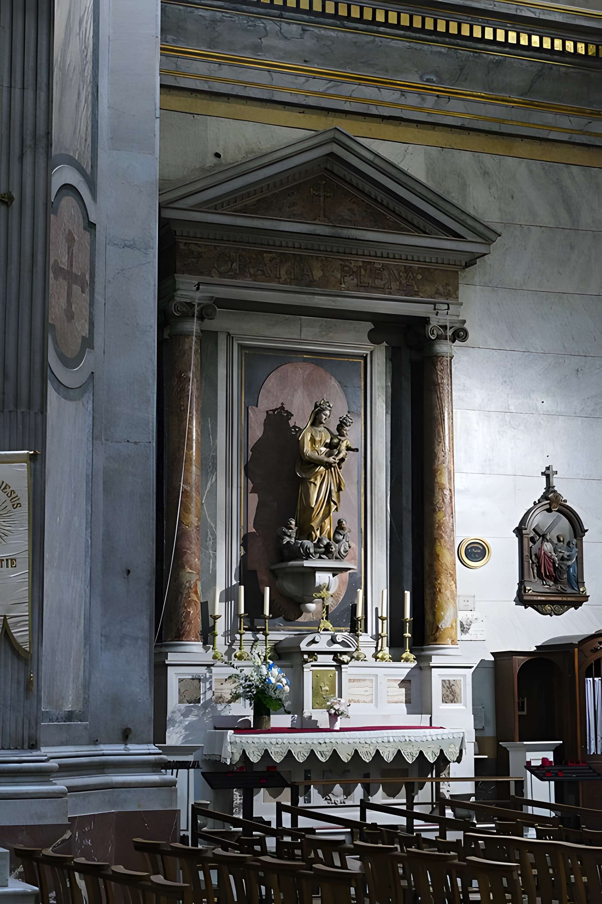Église Saint-Charles intra-muros