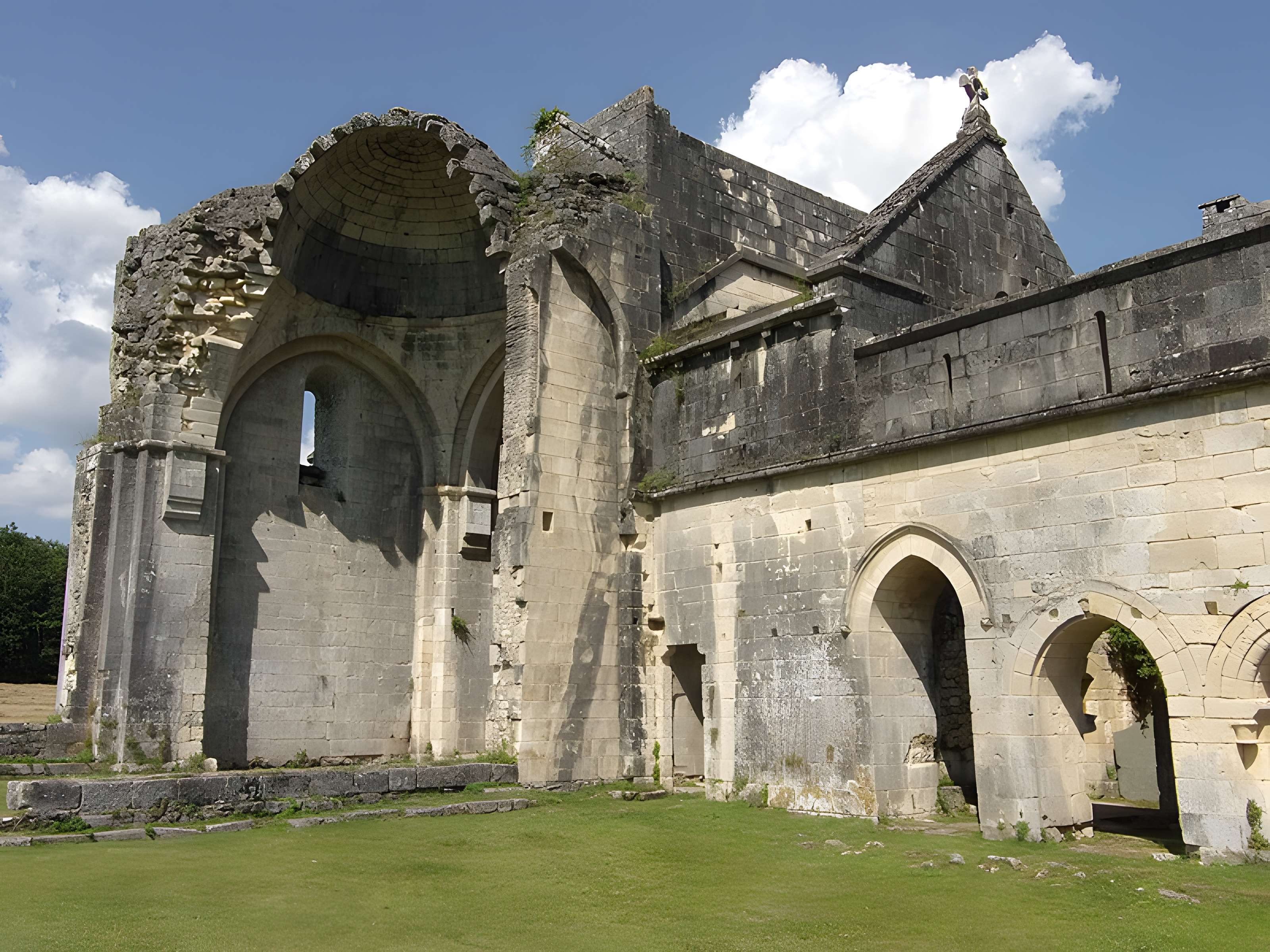 Ruines de l'Abbaye Notre-Dame de Boschaud