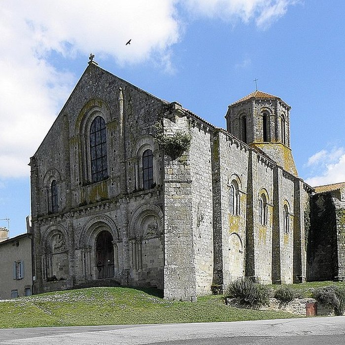 Photo de Ancienne église priorale Saint-Pierre de Parthenay-le-Vieux