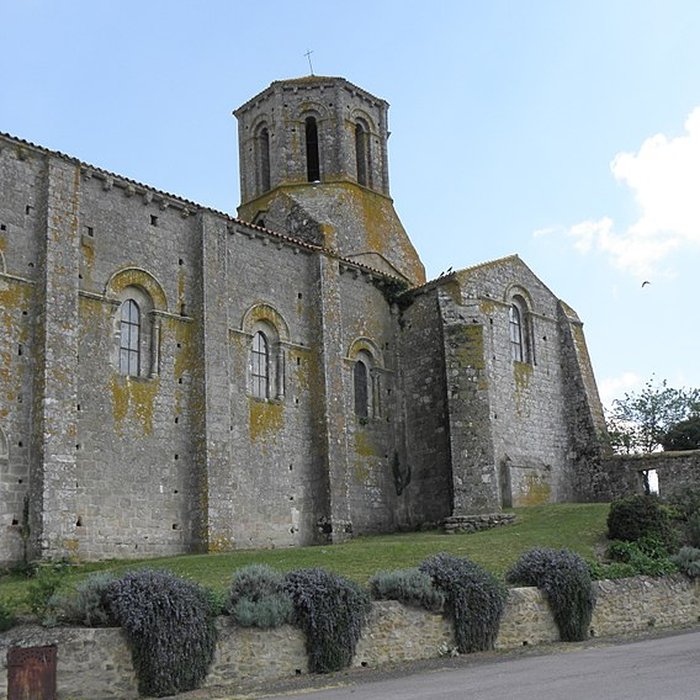 Photo de Ancienne église priorale Saint-Pierre de Parthenay-le-Vieux
