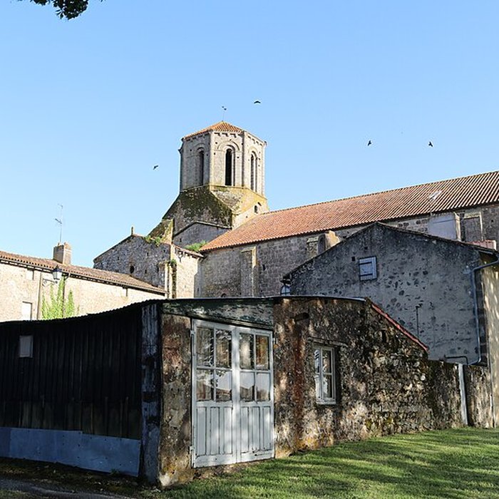 Photo de Ancienne église priorale Saint-Pierre de Parthenay-le-Vieux