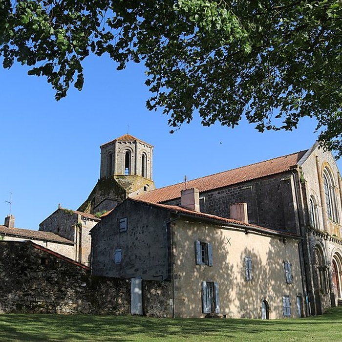 Photo de Ancienne église priorale Saint-Pierre de Parthenay-le-Vieux