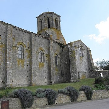 Ancienne église priorale Saint-Pierre de Parthenay-le-Vieux