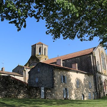 Ancienne église priorale Saint-Pierre de Parthenay-le-Vieux