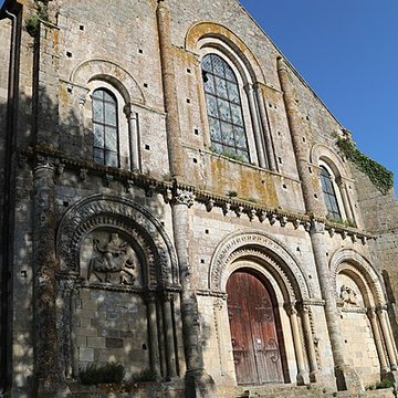 Ancienne église priorale Saint-Pierre de Parthenay-le-Vieux