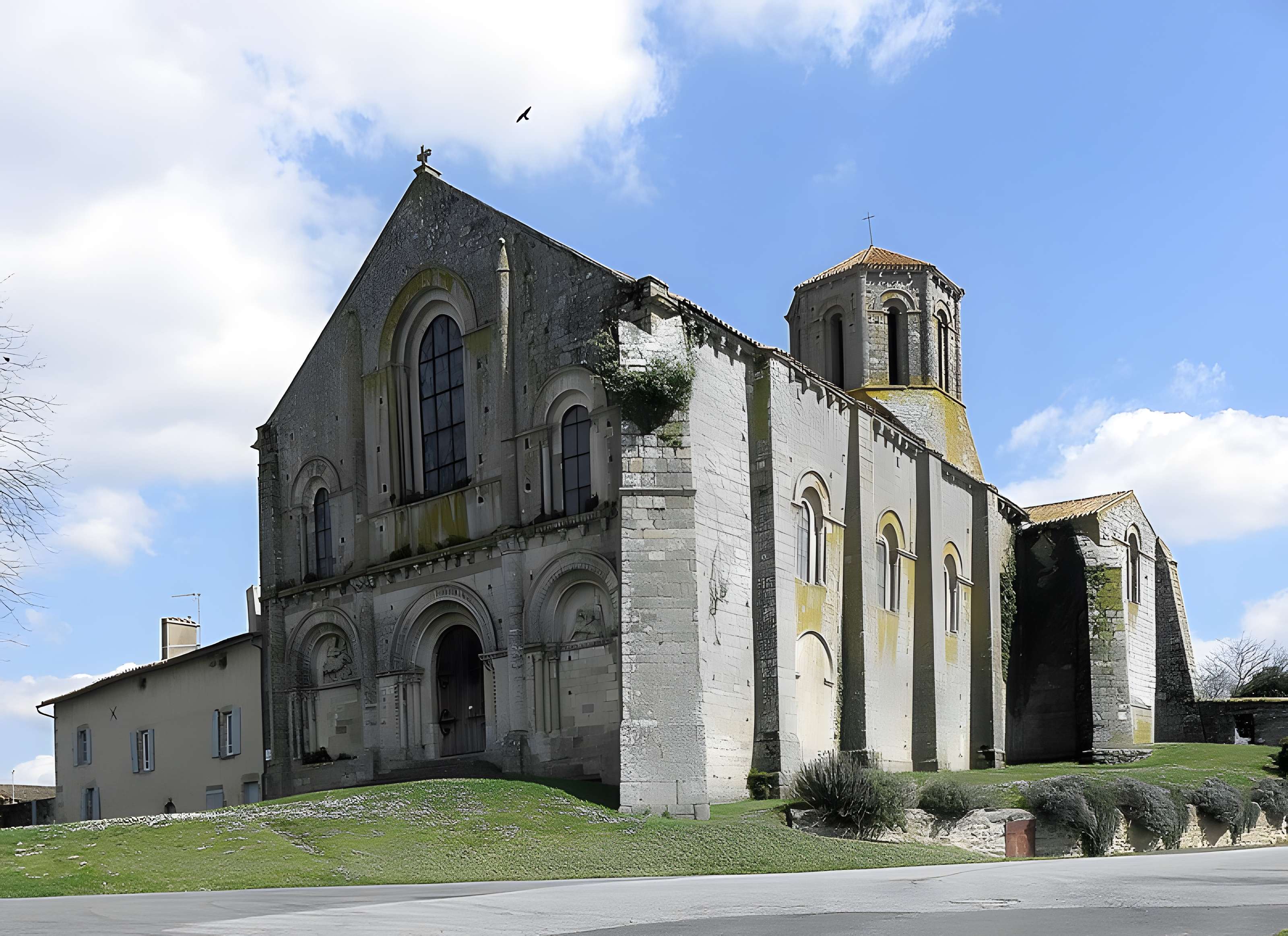 Ancienne église priorale Saint-Pierre de Parthenay-le-Vieux