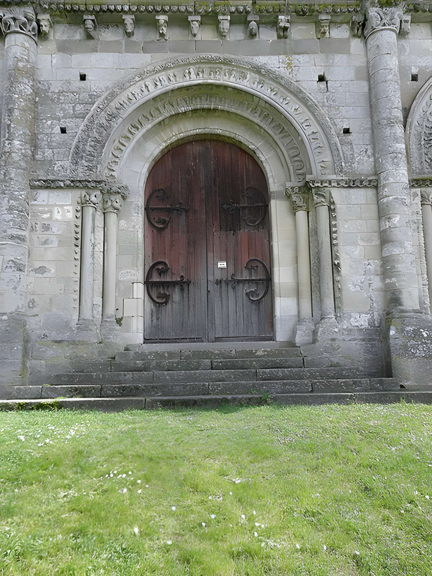 Ancienne église priorale Saint-Pierre de Parthenay-le-Vieux