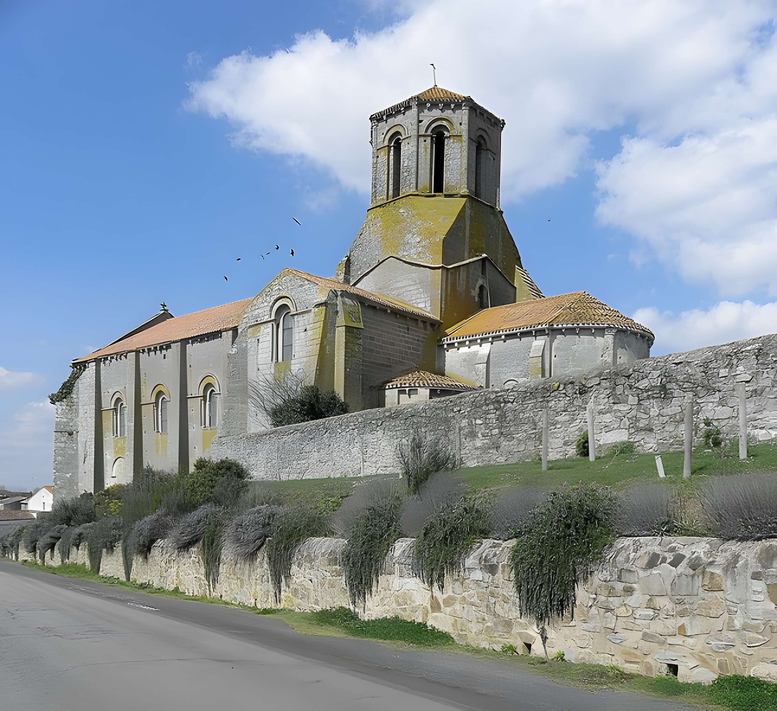 Ancienne église priorale Saint-Pierre de Parthenay-le-Vieux
