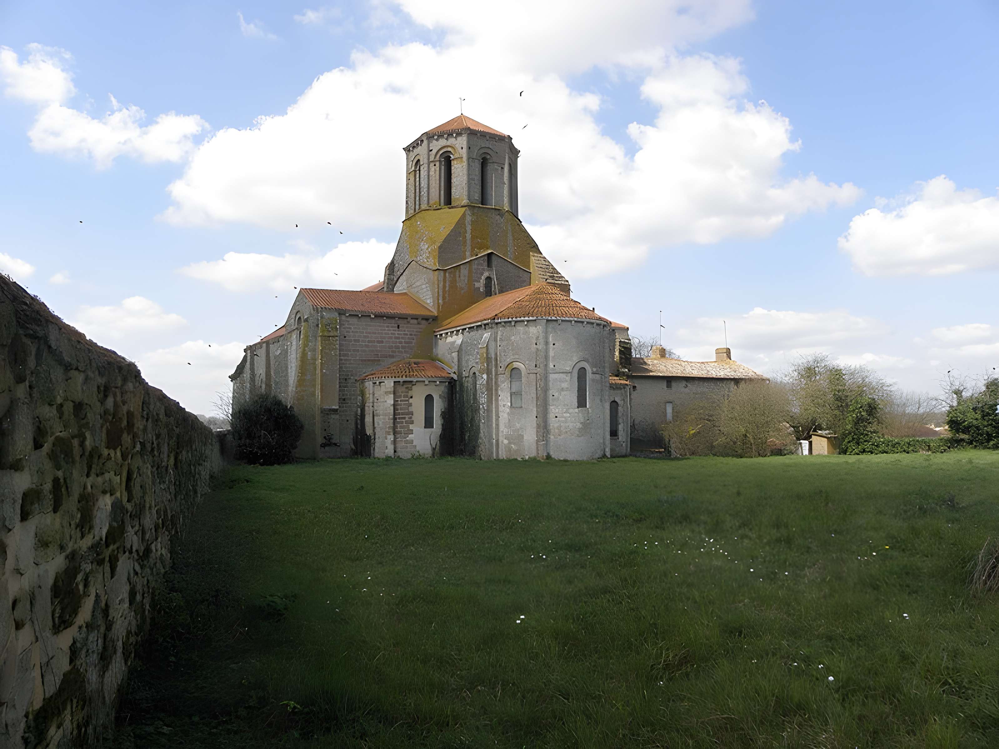 Ancienne église priorale Saint-Pierre de Parthenay-le-Vieux