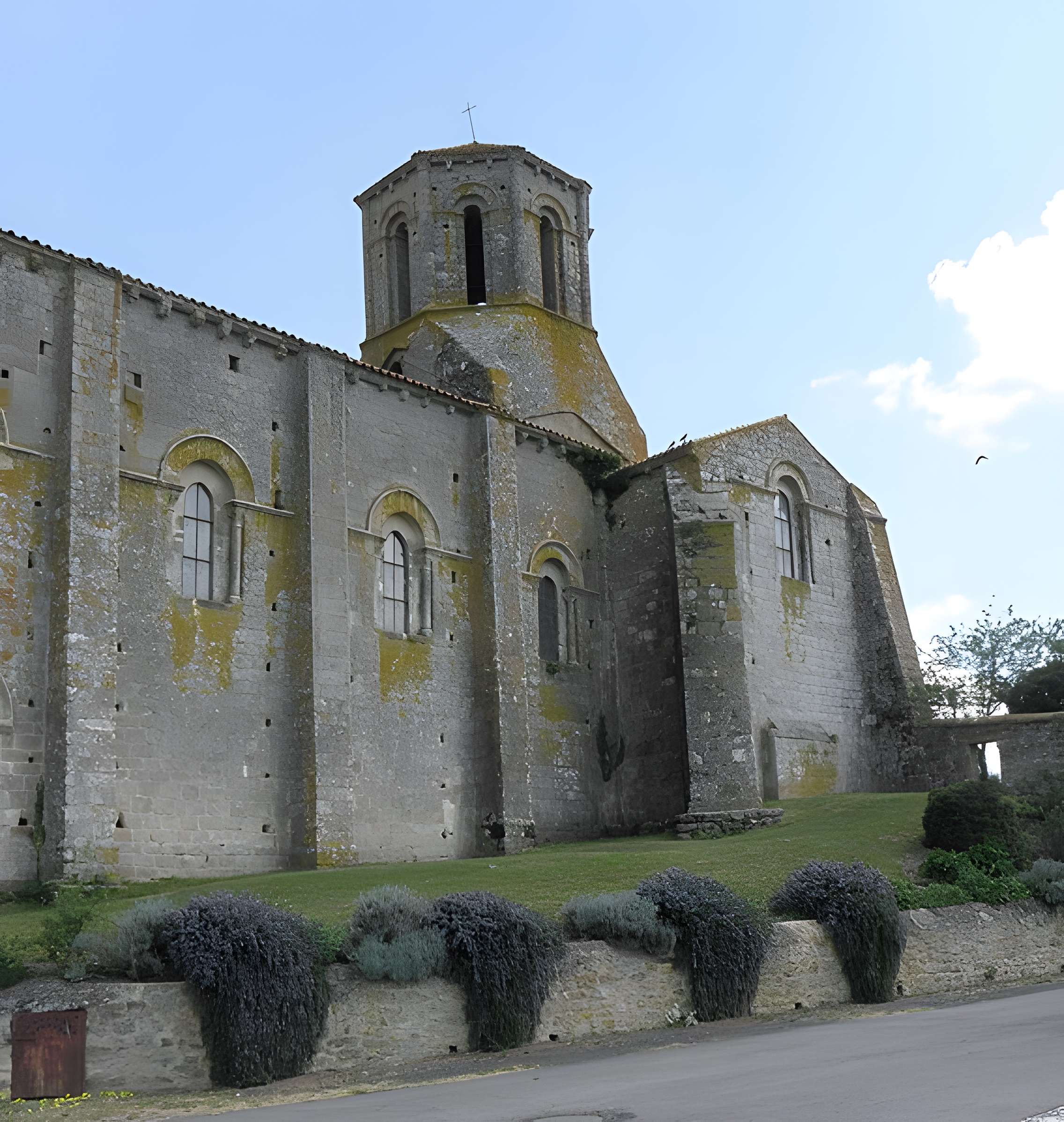 Ancienne église priorale Saint-Pierre de Parthenay-le-Vieux