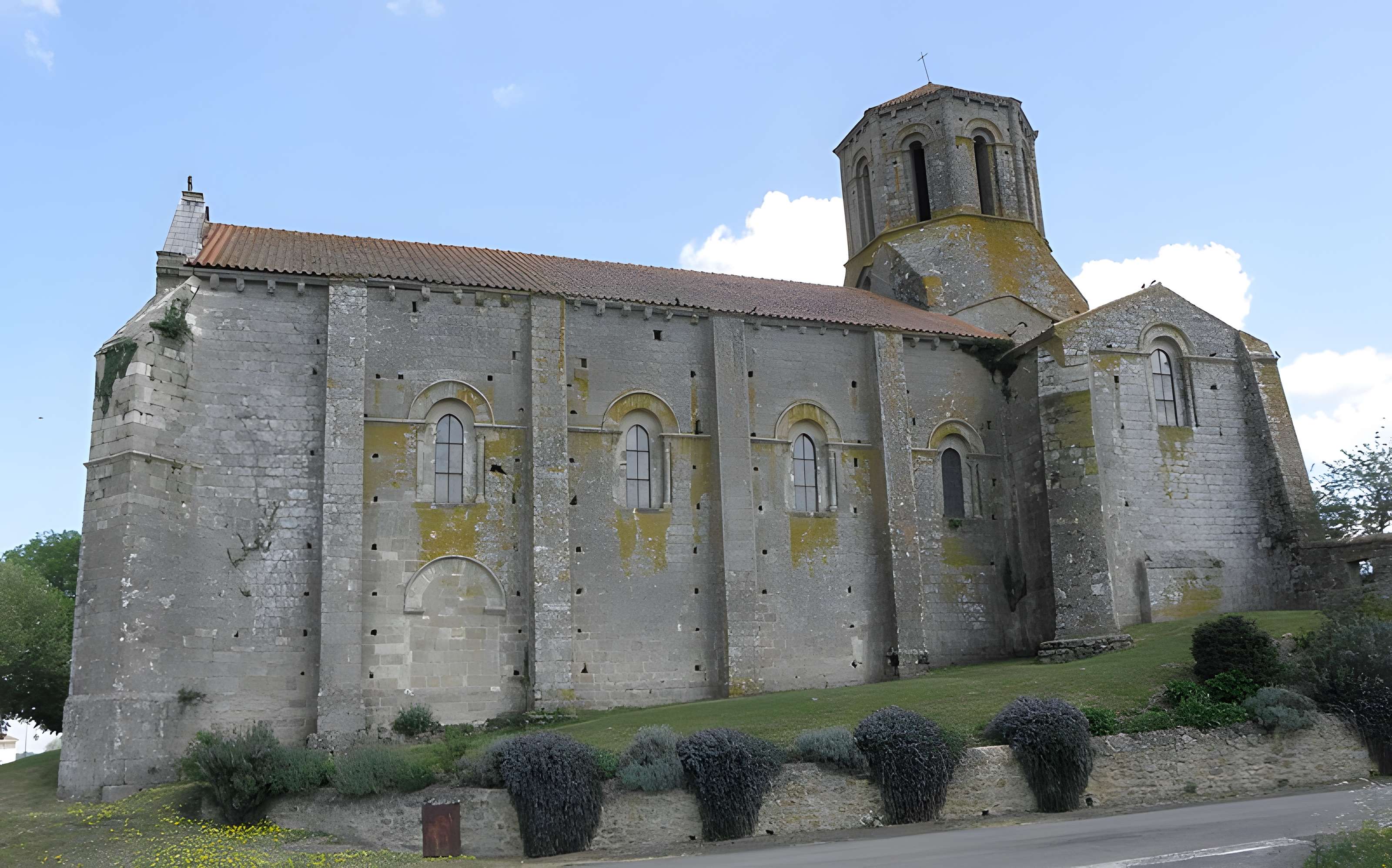 Ancienne église priorale Saint-Pierre de Parthenay-le-Vieux