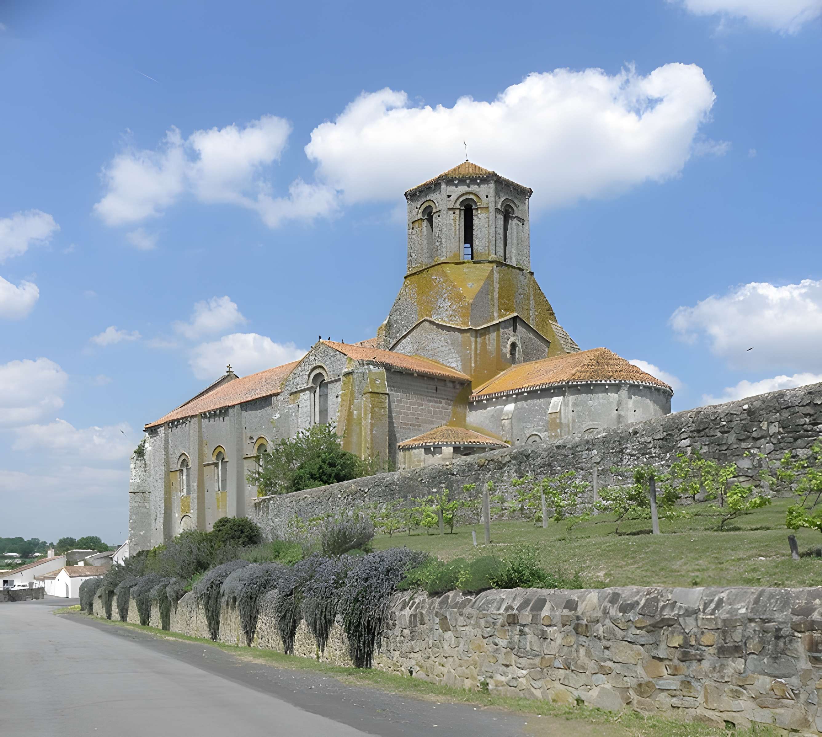 Ancienne église priorale Saint-Pierre de Parthenay-le-Vieux