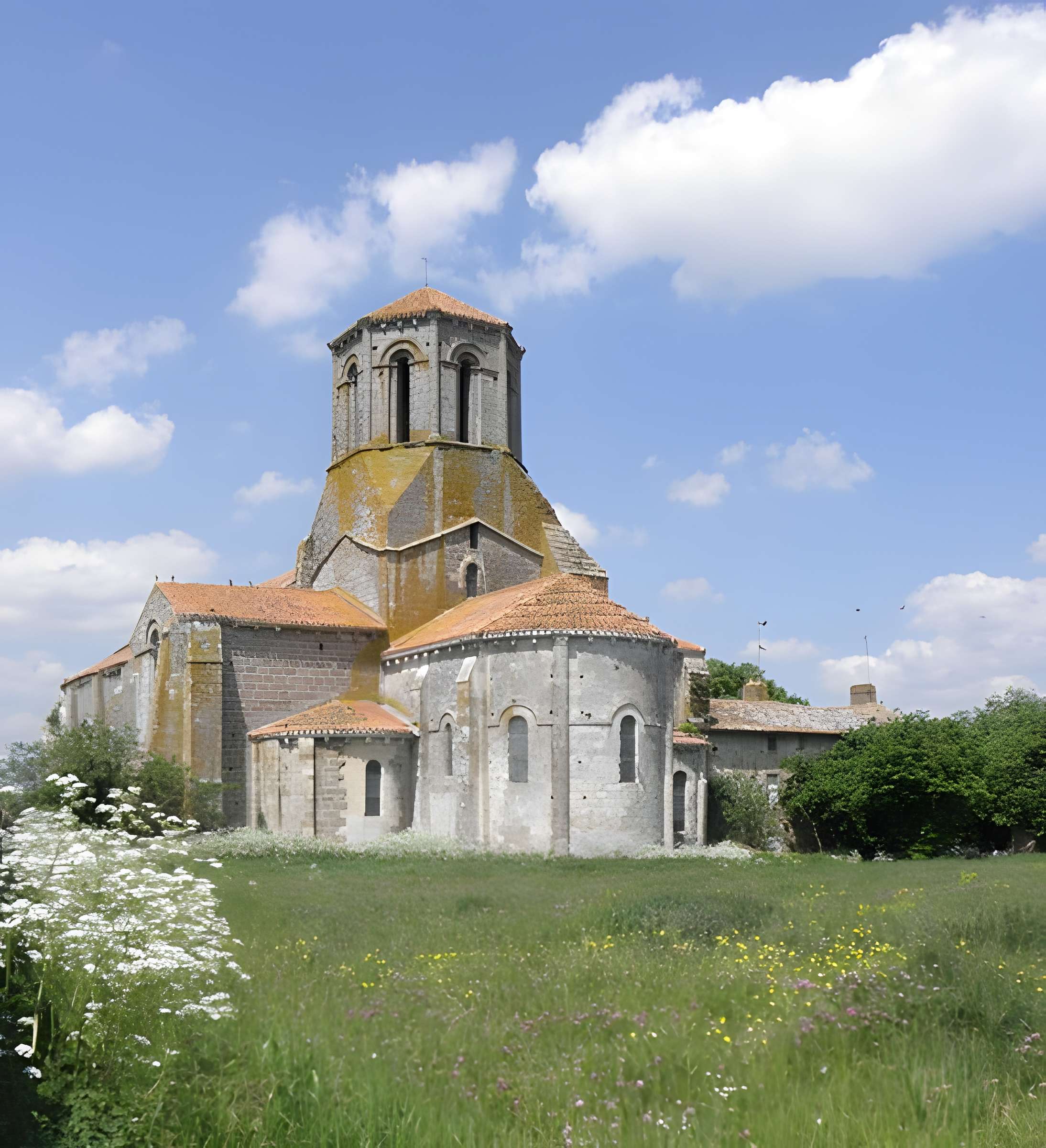 Ancienne église priorale Saint-Pierre de Parthenay-le-Vieux