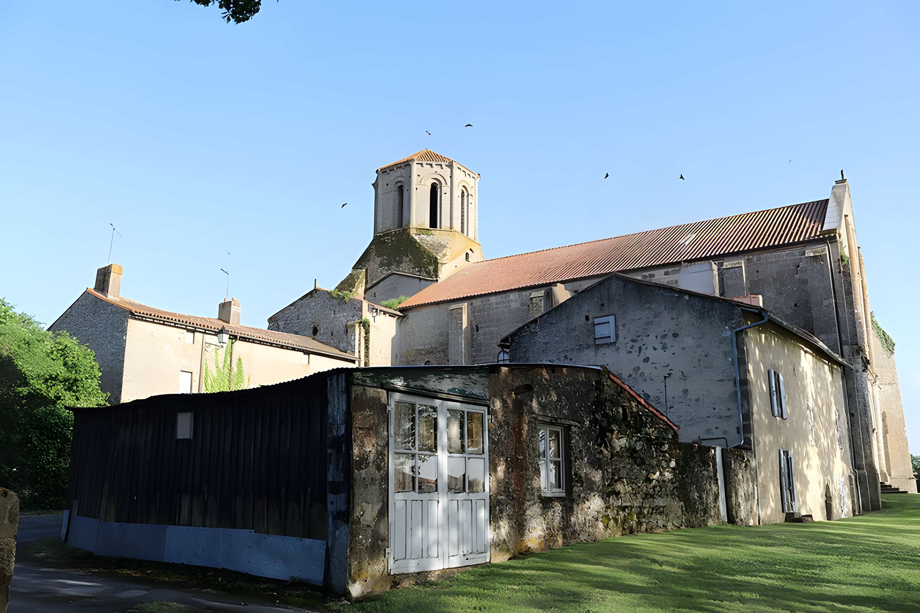 Ancienne église priorale Saint-Pierre de Parthenay-le-Vieux