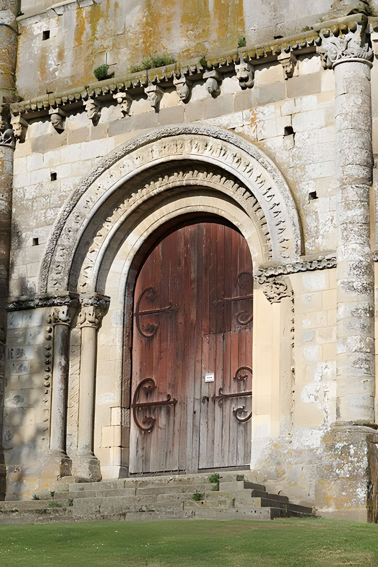 Ancienne église priorale Saint-Pierre de Parthenay-le-Vieux